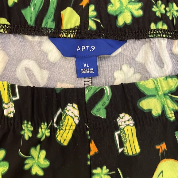 Saint Pattys day stretch pants extra-large - Picture 2 of 3